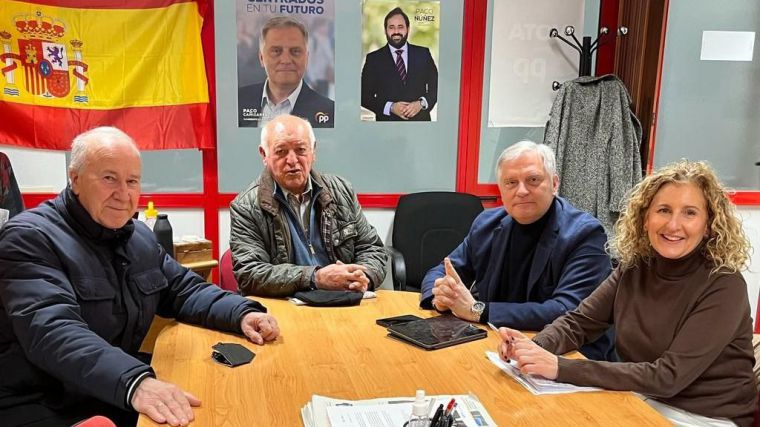 Cañizares recaba la opinión de los vecinos del centro de Ciudad Real sobre la implantación de la Zona de Bajas Emisiones