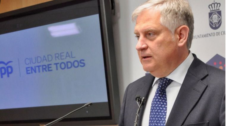 Paco Cañizares anuncia su compromiso de crear en el Ayuntamiento una Oficina Municipal de Atención al Empresario y la Inversión