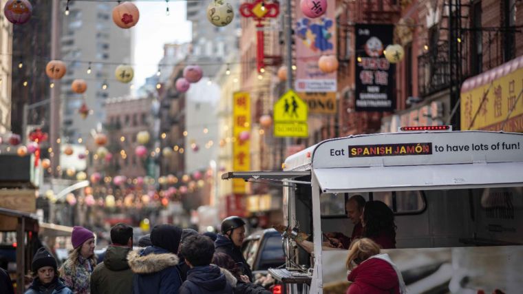 Las interprofesionales del jamón llevan las “Lonchas de la alegría” a Brooklyn y Manhattan en el Día Mundial de la Felicidad
