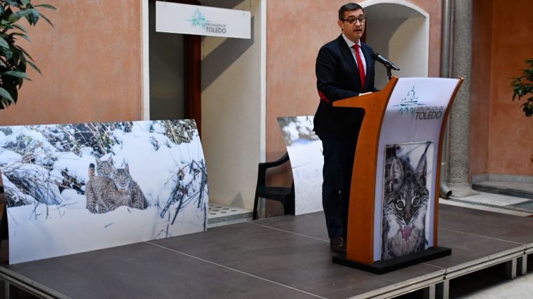 Fernando Muñoz destaca la defensa del medio natural del libro “Filomena y los linces en los Montes de Toledo”, de José María Finat