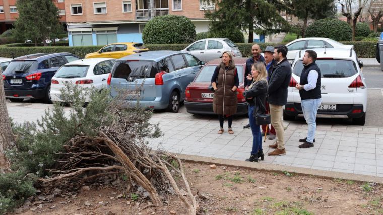 Guarinos toma nota de las necesidades planteadas por la Asociación de Vecinos El Balconcillo