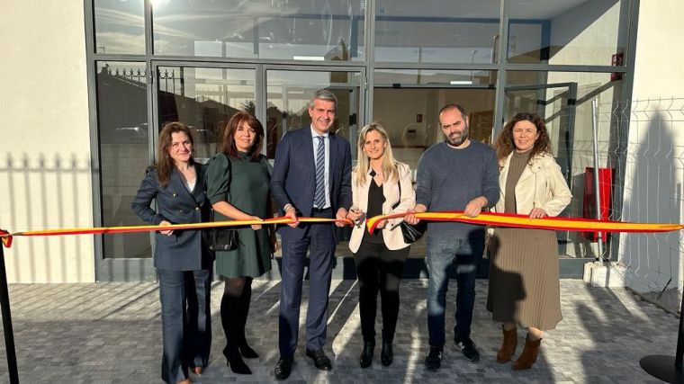 Álvaro Gutiérrez y Ana María Palomo inauguran la nueva Casa de la Cultura de Gerindote, con ayuda de la Diputación