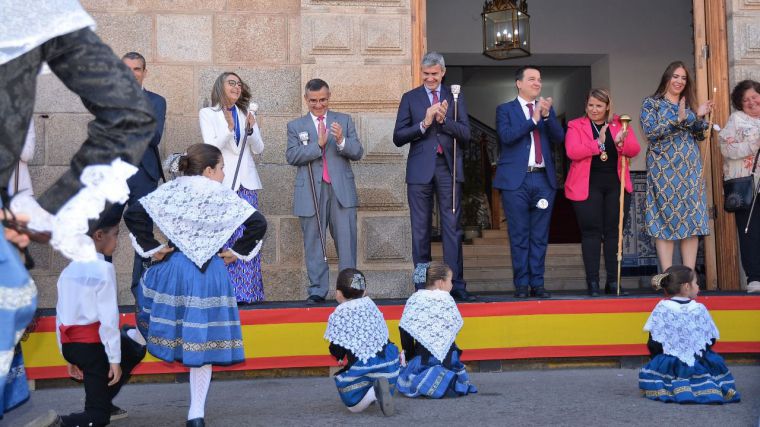 Álvaro Gutiérrez resalta la gran participación que ha registrado el Cortejo de Mondas de Talavera de la Reina