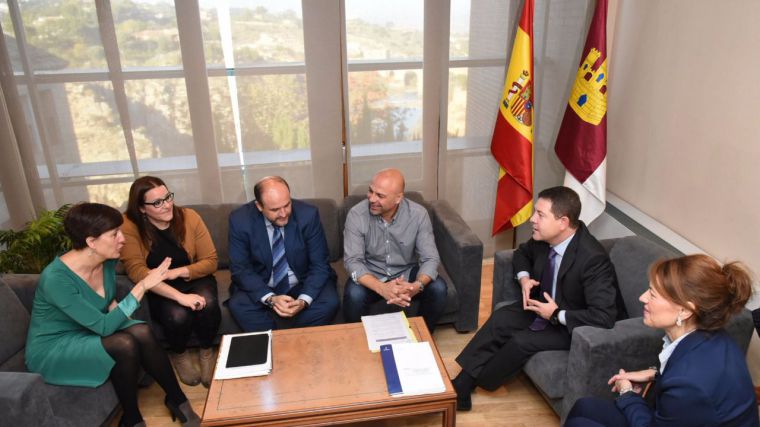 Page y García Molina en la firma del pacto sobre Pobreza Energética