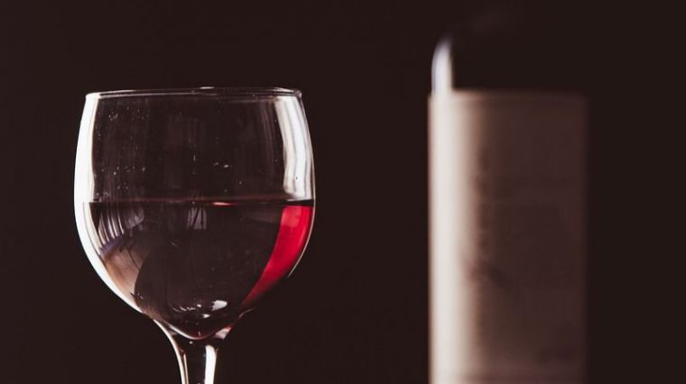 El consumo de vino en España se estabiliza, aunque todavía está lejos del registrado hace un año