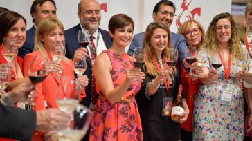 Isabel Rodríguez visita Fenavin y muestra el apoyo del Gobierno al vino, "un sector estratégico" para el país