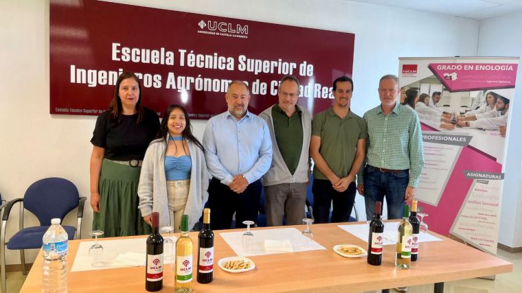 La bodega experimental de la UCLM presenta sus primeros vinos blanco y tintos con una cata comentada