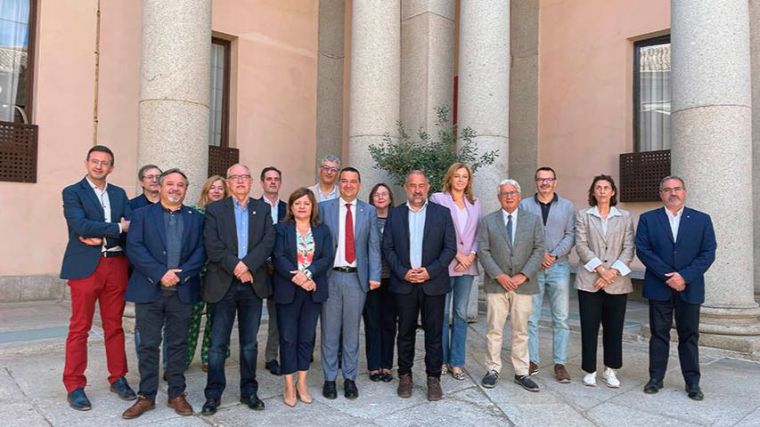 El Gobierno regional y la RECAMDER dotan 15 becas para grado y máster en el marco del programa UCLM Rural