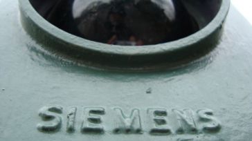 Siemens triplica el beneficio entre enero y marzo y eleva previsiones anuales