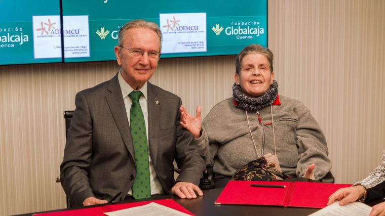 La Fundación Globalcaja renueva su apoyo al programa de rehabilitación para personas diagnosticadas con esclerosis en Cuenca