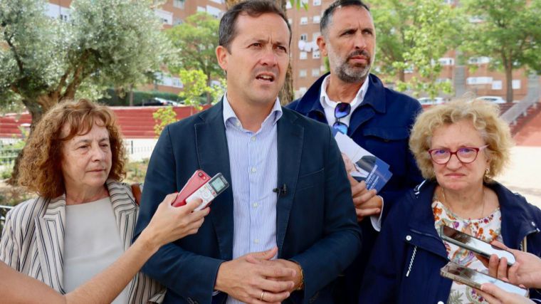Velázquez pide el voto a los vecinos del Polígono: A este barrio le ha ido bien 'con los gobiernos del PP'
