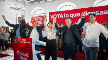 Foto de archivo de Sánchez y Page en un mítin en Puertollano