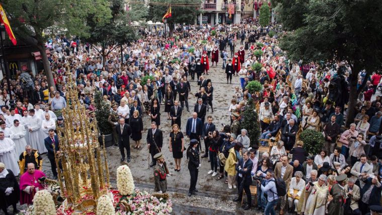 Toledo brilla en un Corpus pasado por agua, pero que ha respetado la procesión