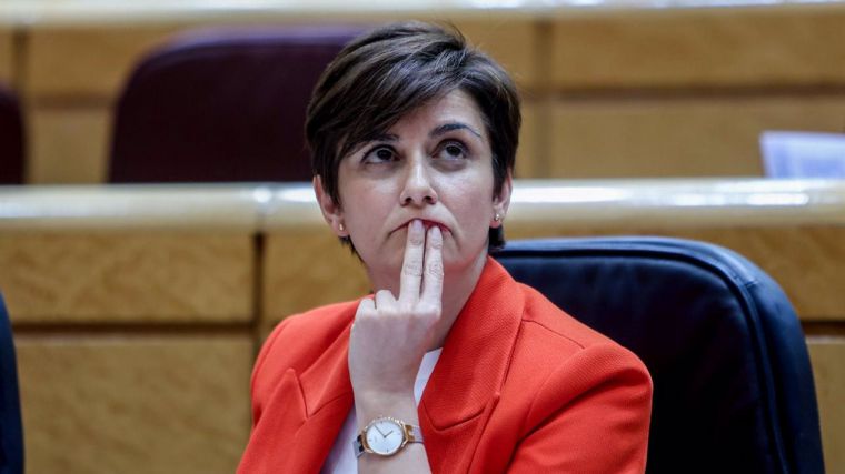 La portavoz del Gobierno respalda las listas, por 'unanimidad' y transparentes, del PSOE frente a los barones críticos