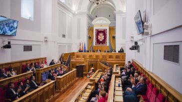 Bellido reelegido presidente del Parlamento regional y Vox se queda fuera de la Mesa