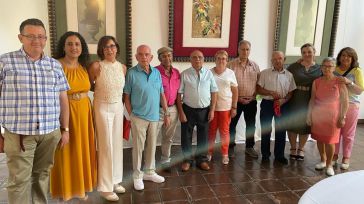 Ana Gómez comparte la comida de hermandad con la Asociación de Mayores de Camarena