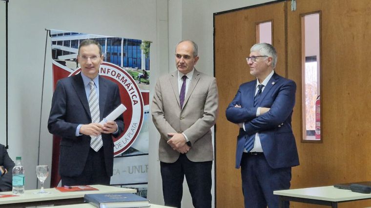 El catedrático de la UCLM Mario Piattini es investido doctor ‘honoris causa’ por la Universidad Nacional de La Plata