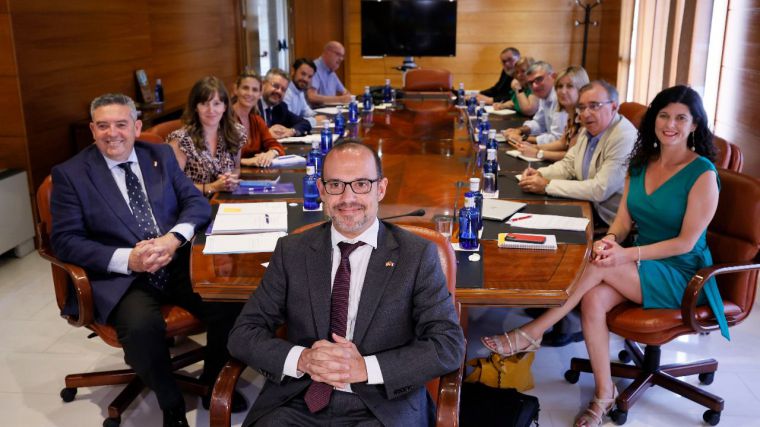 Las Cortes regionales convocan el Pleno de investidura de García-Page para los días 5 y 6 de julio