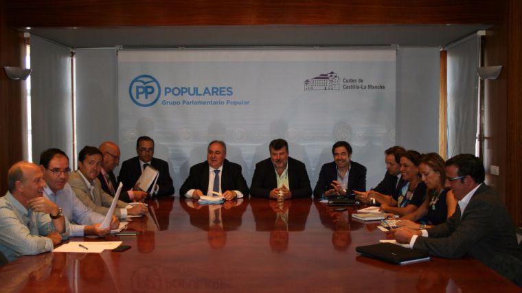 El PP se abre a la sociedad con un proceso de participación ciudadana y busca el apoyo de los moderados