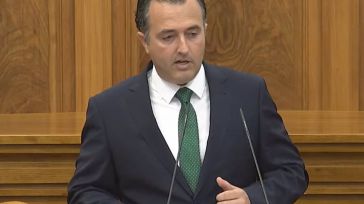 Moreno (Vox) se estrena como orador en las Cortes recordando a Page que tiene en contra a la mitad de votantes
