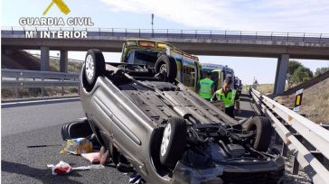 Rescatan a dos personas tras volcar su vehículo en Castillo de Garcimuñoz (Cuenca)