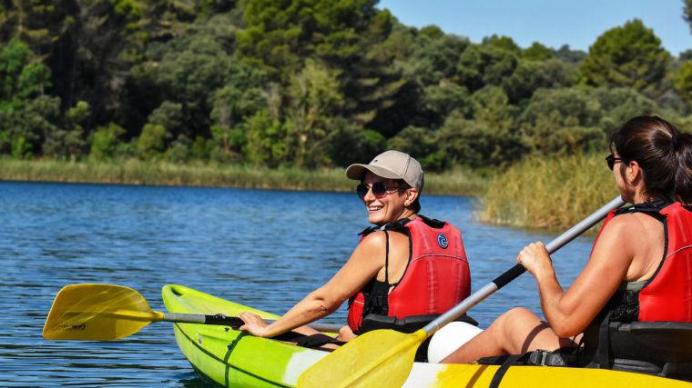 Isabel Rodríguez lleva al agua su campaña electoral