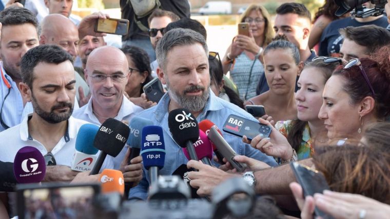Abascal, 'preocupado' de que el PSOE hable de 'sorpresa' en las elecciones porque 'es capaz de cualquier cosa'