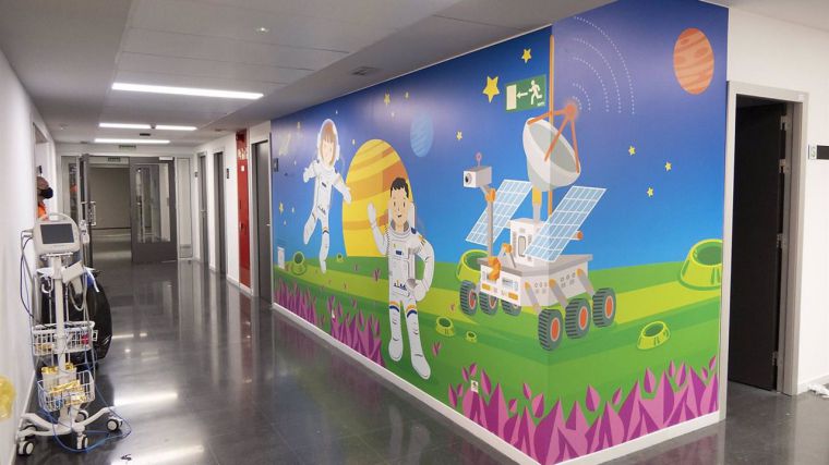 Viajes espaciales inspiran la decoración en Pediatría del Hospital de Guadalajara a cargo de la Escuela Elena de la Cruz