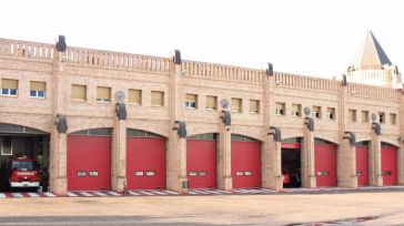 Un incendio declarado en un montón de palés de una empresa de Hontanaya se extiende a naves aledañas