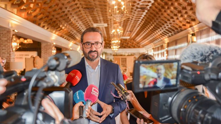 El PSOE critica a un candidato de Vox en Cuenca por comparar el matrimonio homosexual con la unión con un gato