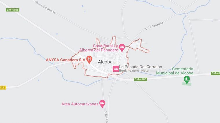 Fallece una persona tras la salida de vía y el posterior vuelco de un turismo en Alcoba