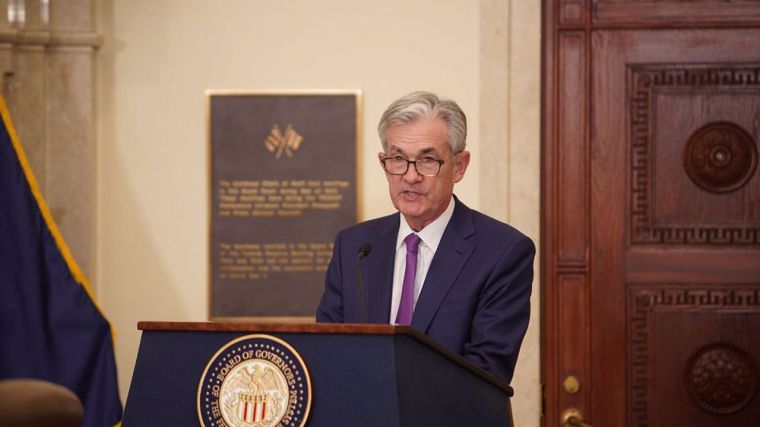Powell (Fed) dice que falta 'un largo camino' para bajar la inflación, pero no se compromete para septiembre