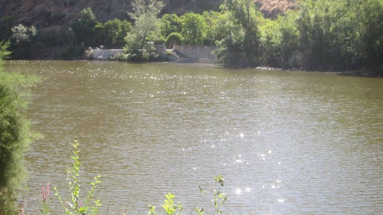 El Plan de Vertidos Cero al Tajo de Velázquez arranca eliminando el punto contaminante de los baños de La Peraleda