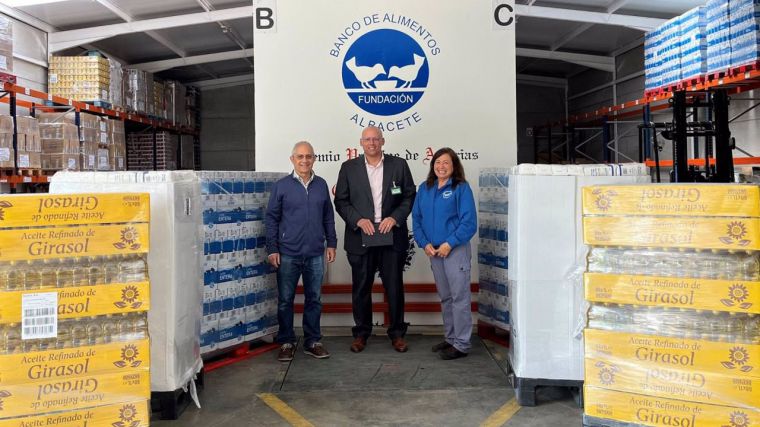 Mercadona dona productos de primera necesiad al Banco de Alimentos de Albacete.