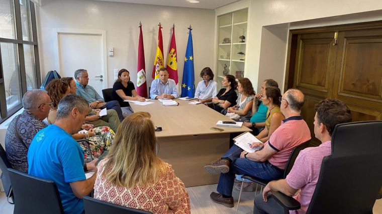 El alcalde de Albacete, Manuel Serrano, reunido con colectivos de la ciudad para abordar el proyecto de instalación de una planta de biogás