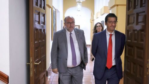 Los vicepresidentes del gobierno de Castilla-La Mancha, José Luis Martínez Guijarro y José Manuel Caballero