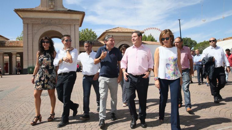 Malos datos económicos y sociales provocan el silencio del gobierno que se va a la feria de Albacete