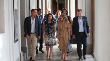 Velázquez destaca ante la ministra de Defensa la hospitalidad de Toledo y cree que es una oportunidad para dar a conocer todos los atractivos de la ciudad