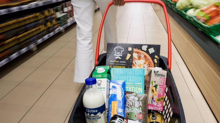 Los supermercados se preparan para el consumo extraordinario que vendrá con la 'operación retorno'