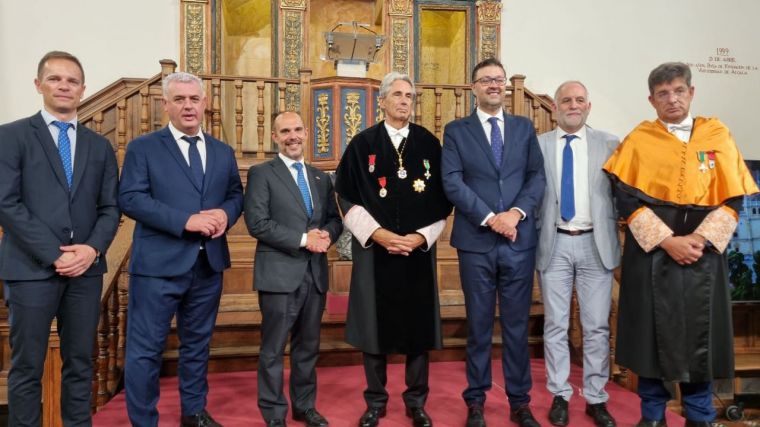 El presidente de las Cortes regionales asiste al acto de inicio de curso en la Universidad de Alcalá