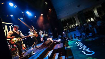 La banda Vermú inauguró las noches del Stand de Globalcaja con un concierto que arrancó por seguidillas al público