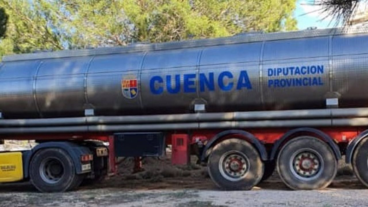 Una cisterna de 20.000 litros de la Diputación de Cuenca abastecerá de agua potable al Señorío de Illescas tras la DANA