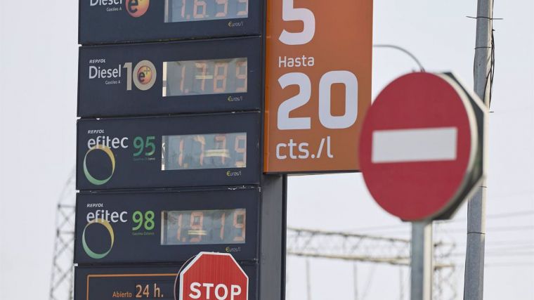 Los transportistas de CLM piden la vuelta del descuento de 20 céntimos ante unos precios 'asfixiantes'