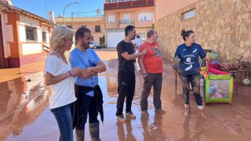 Infocam, Protección Civil y brigadas de carreteras se afanan en labores de limpieza y achique de agua en Iniesta