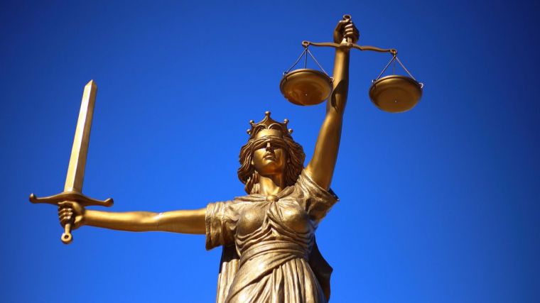 La Conjura de los Necios: Jueces y fiscales. Relativismo ético y sentencias espurias