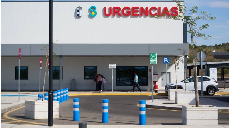 Trasladan al hospital a un trabajador tras inhalar gas por la rotura de una tubería en Illescas