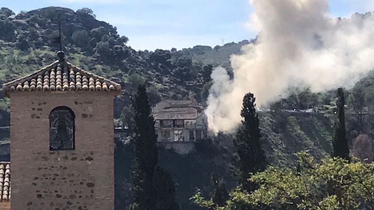 Susto en la Ermita de la Virgen del Valle tras incendiarse el restaurante 