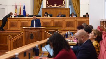 Pastor defiende la "normalidad" del inicio del curso tras la DANA y el PP afea la incorporación tardía de profesores