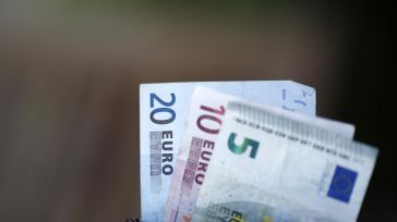 El euro arranca octubre en retroceso y vuelve a caer a mínimos del año frente al dólar