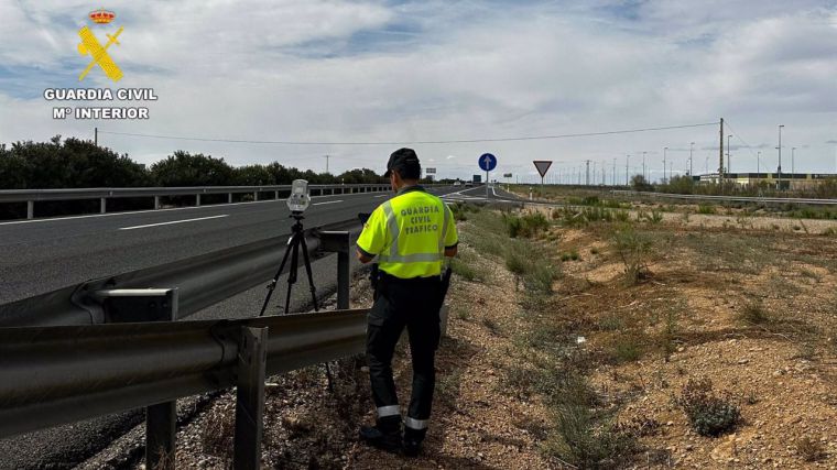 Conduciendo a 232 kilómetros por hora y bajo los efectos del alcohol en un pueblo de Cuenca